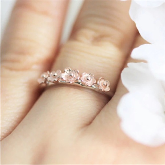 Rose Gold Flower Ring - Picture 2 of 4